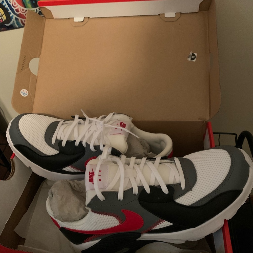 NWOT IN BOX MENS NIKE AIR MAX EXCEE